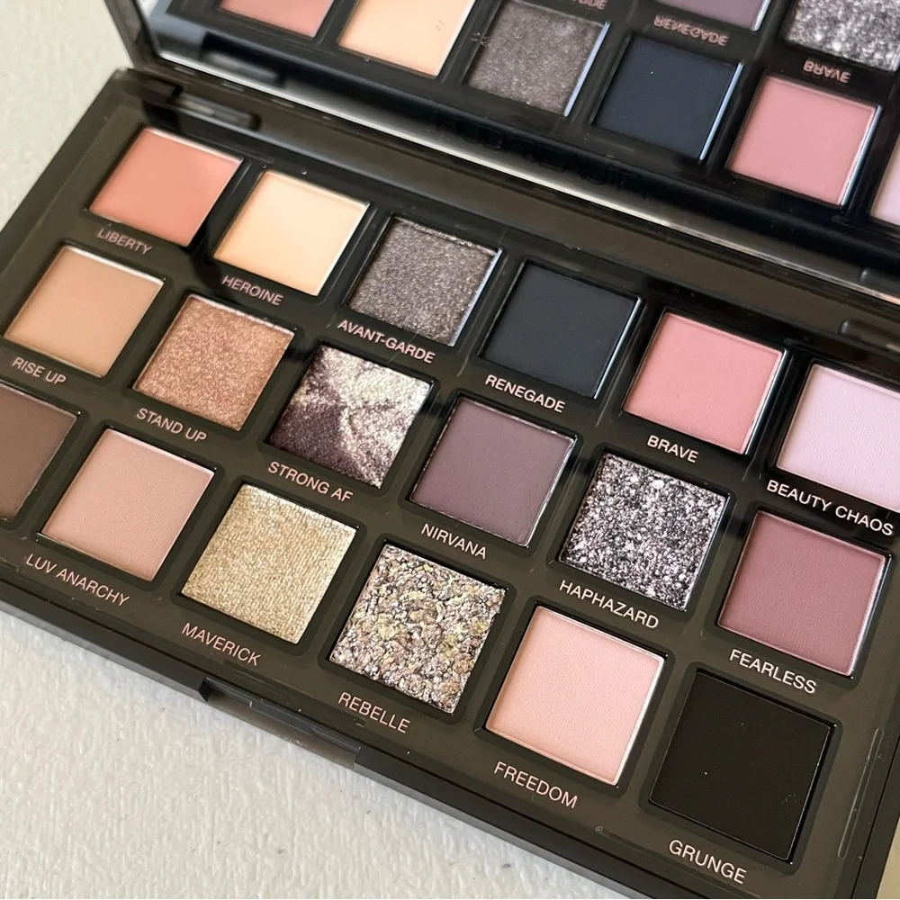 NEW Huda Beauty Pretty Grunge Eyeshadow Palette *New & Unused* - Picture 10 of 14